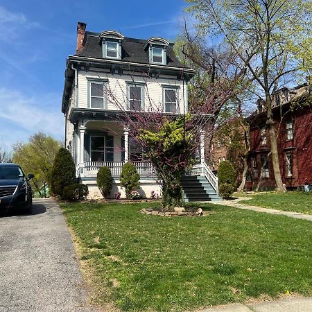 1 Bedroom Private Victorian Apt In Convenient City Location On 5 Acre, Sleeps 4 Poughkeepsie Eksteriør bilde