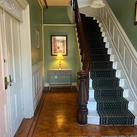 1 Bedroom Private Victorian Apt In Convenient City Location On 5 Acre, Sleeps 4 Poughkeepsie Eksteriør bilde