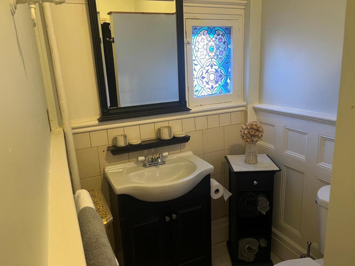 1 Bedroom Private Victorian Apt In Convenient City Location On 5 Acre, Sleeps 4 Poughkeepsie Eksteriør bilde