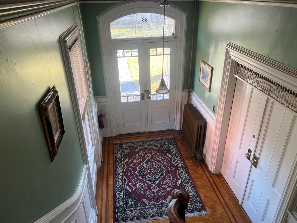 1 Bedroom Private Victorian Apt In Convenient City Location On 5 Acre, Sleeps 4 Poughkeepsie Eksteriør bilde