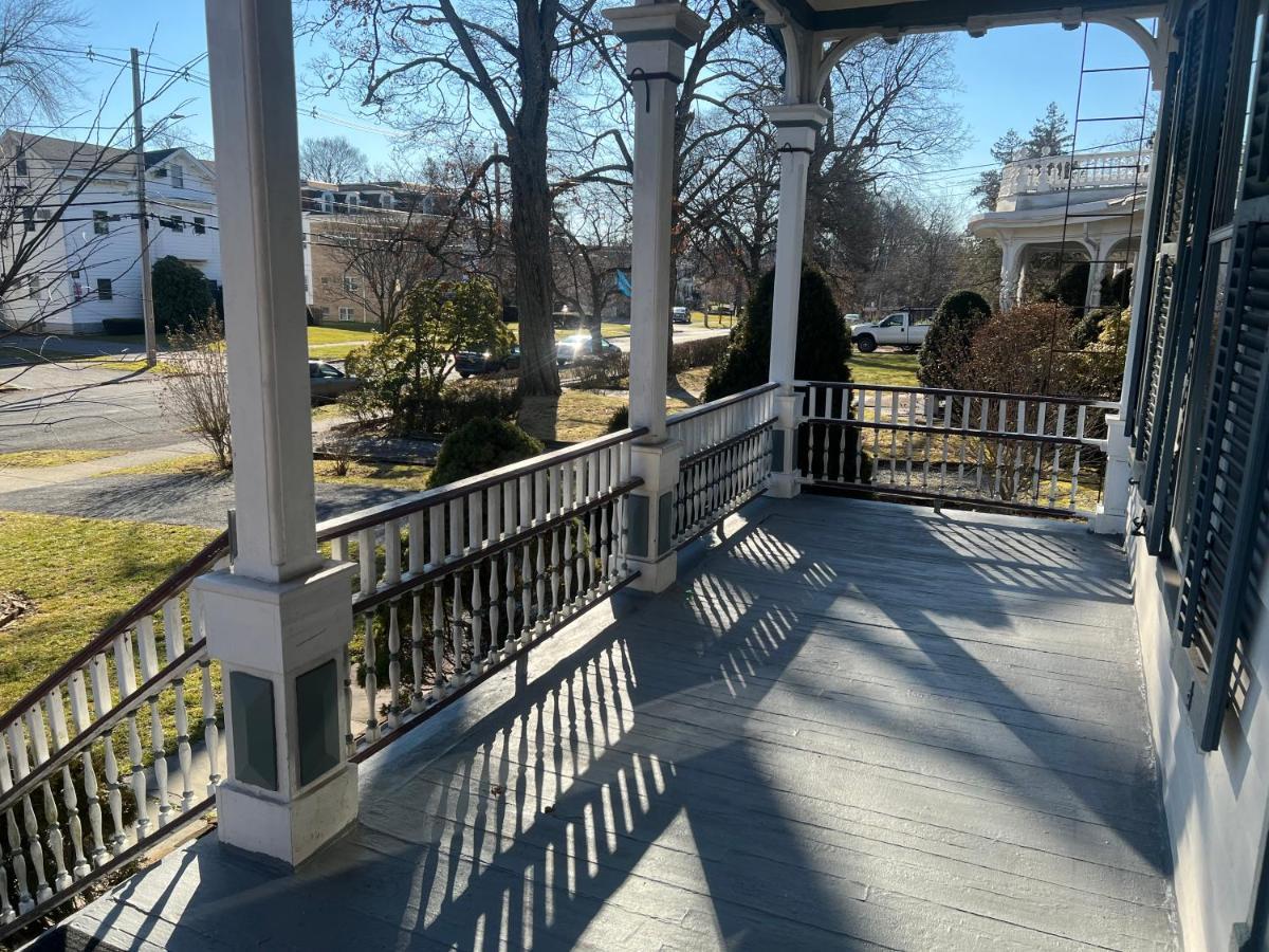 1 Bedroom Private Victorian Apt In Convenient City Location On 5 Acre, Sleeps 4 Poughkeepsie Eksteriør bilde