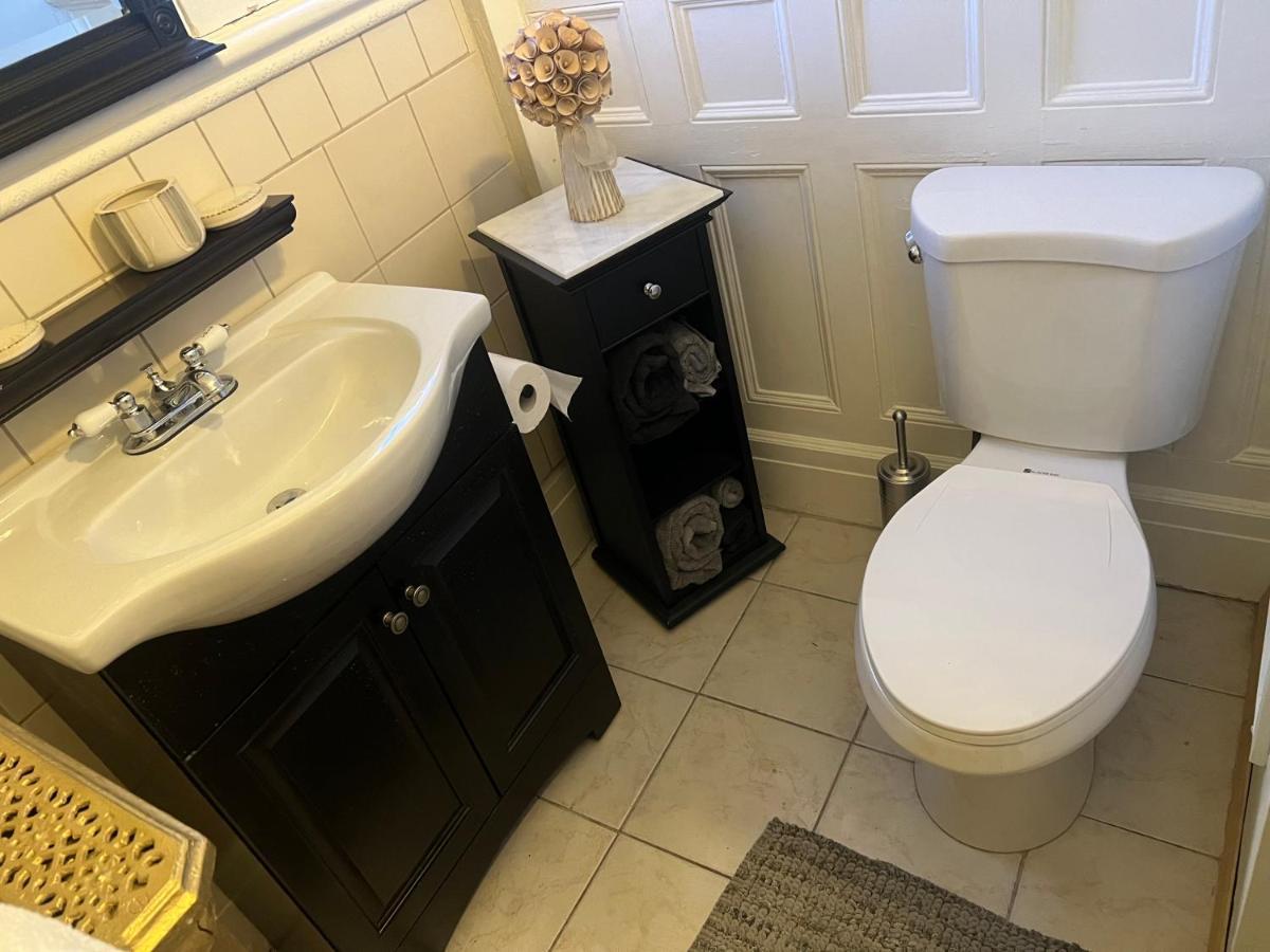 1 Bedroom Private Victorian Apt In Convenient City Location On 5 Acre, Sleeps 4 Poughkeepsie Eksteriør bilde