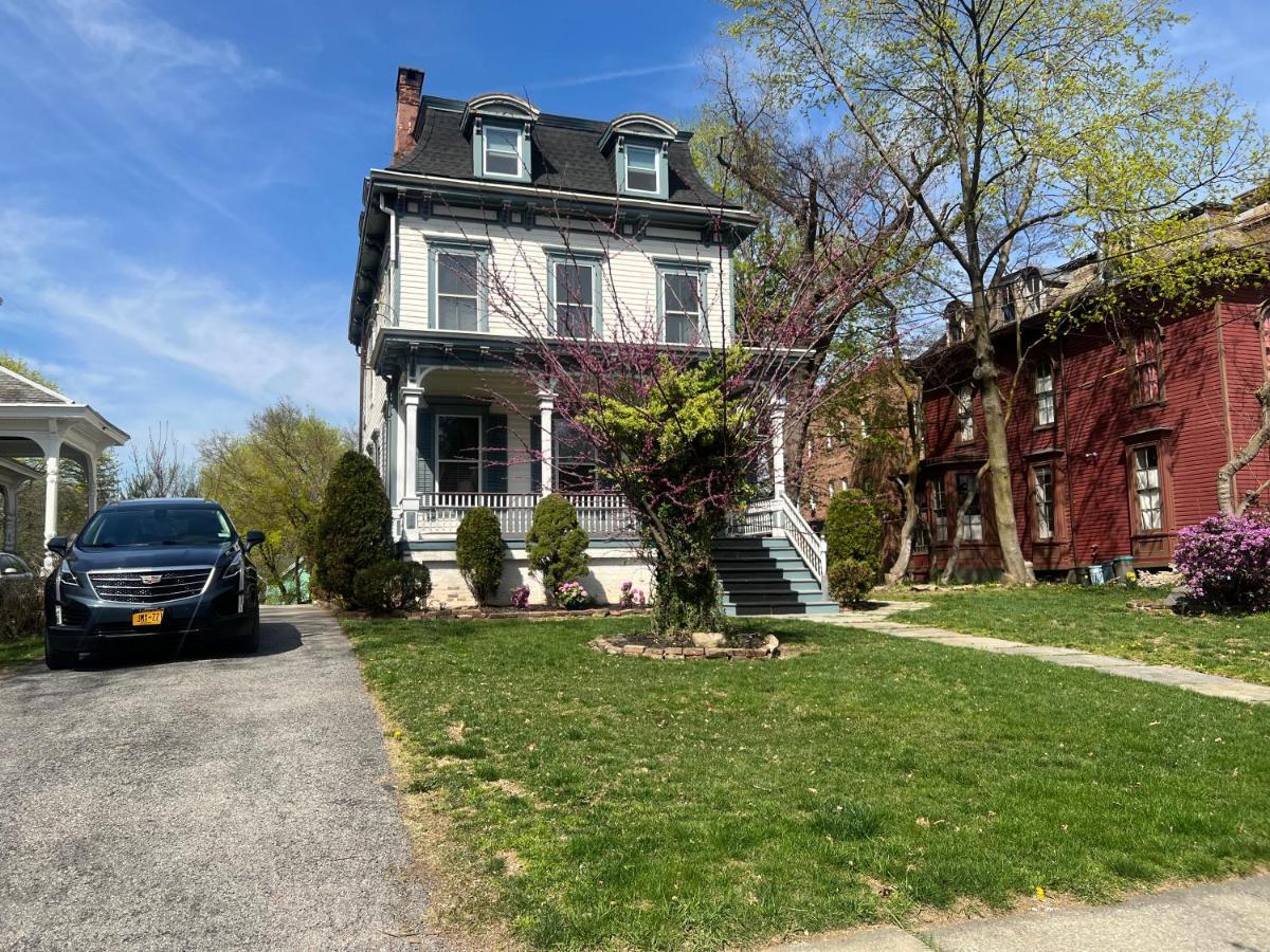 1 Bedroom Private Victorian Apt In Convenient City Location On 5 Acre, Sleeps 4 Poughkeepsie Eksteriør bilde