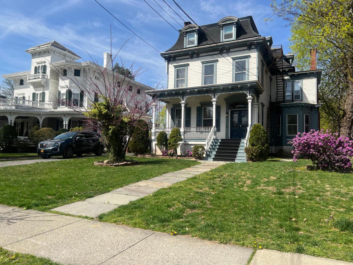 1 Bedroom Private Victorian Apt In Convenient City Location On 5 Acre, Sleeps 4 Poughkeepsie Eksteriør bilde